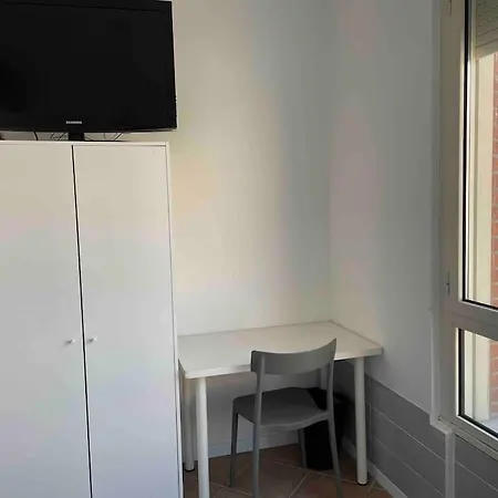 Comodo Vicinissimo Al Centro Storico *